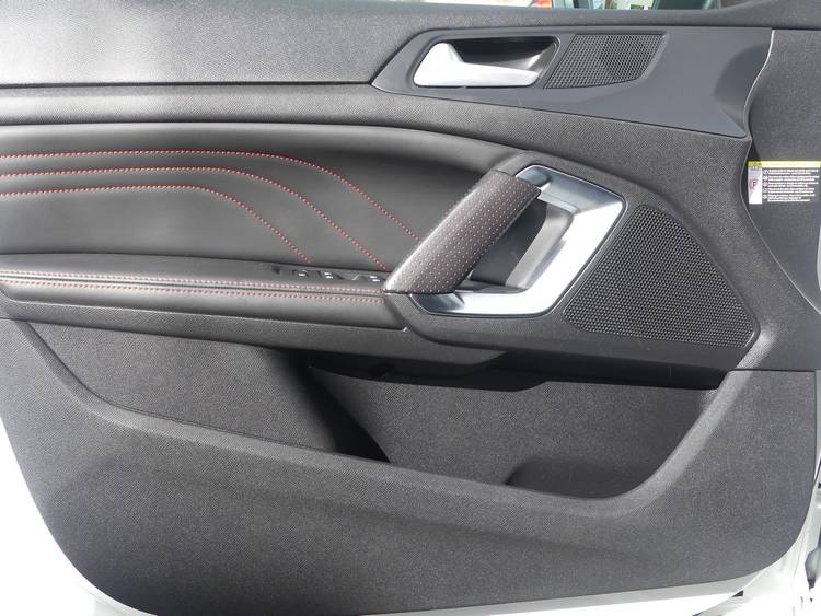 voiture occasion PEUGEOT 308 à la Réunion disponible sur noutlauto.re