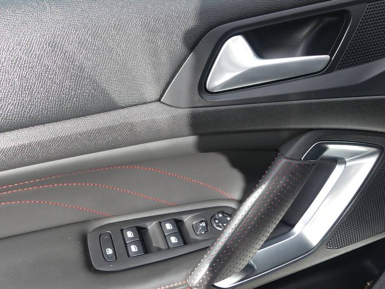 voiture occasion PEUGEOT 308 à la Réunion disponible sur noutlauto.re