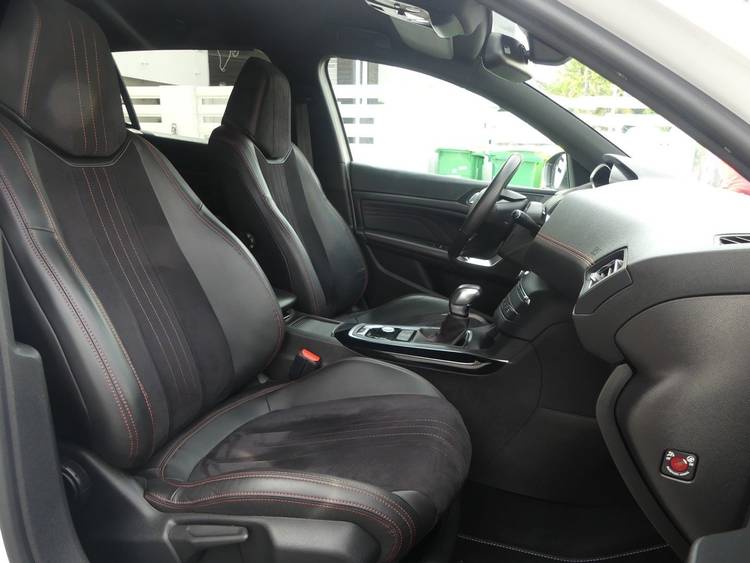 voiture occasion PEUGEOT 308 à la Réunion disponible sur noutlauto.re