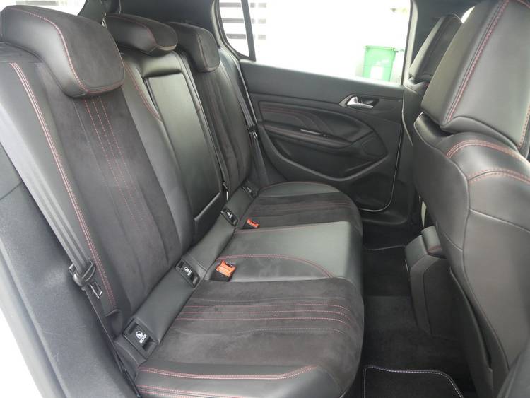 voiture occasion PEUGEOT 308 à la Réunion disponible sur noutlauto.re